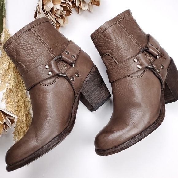 FRYE Brown Tan Distressed Heeled Leather Ankle Boots 5½ m - Picture 9 of 13